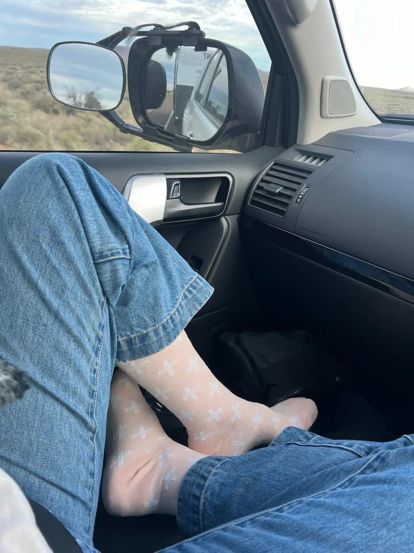 On-Shift Peach Cross Compression Socks