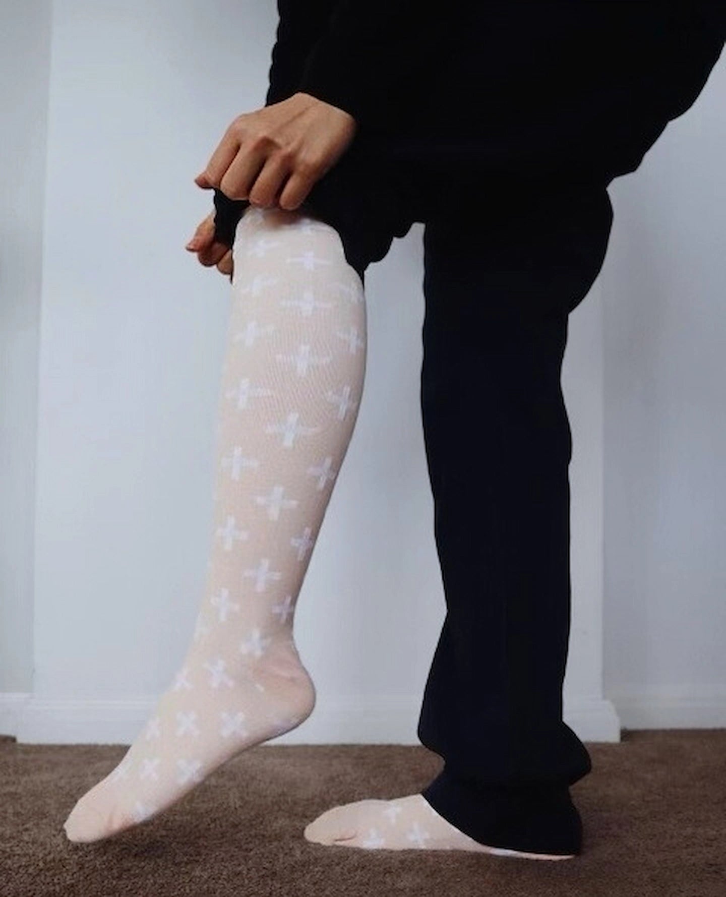 On-Shift Peach Cross Compression Socks